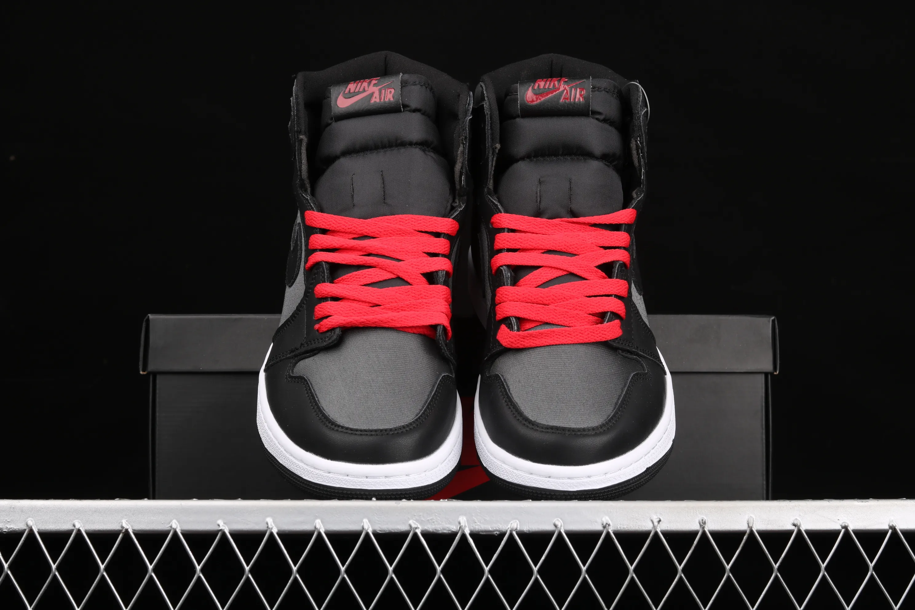 All categories Air Jordan Jordan series basketball shoes Air Jordan 1 High Air Jordan 1 Retro High OG AJ1 Joe 1 black and red silk high-top basketball shoes 555088-060